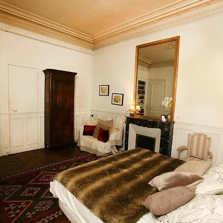 Large 2 Bedrooms Latin Quarter Lägenhet Paris