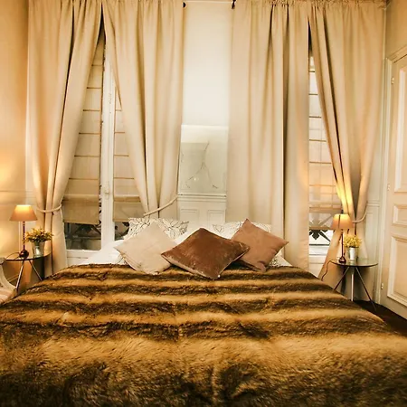 Large 2 Bedrooms Latin Quarter Lägenhet
