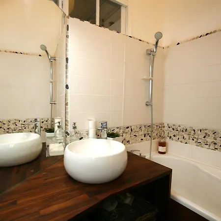 Large 2 Bedrooms Latin Quarter Lägenhet