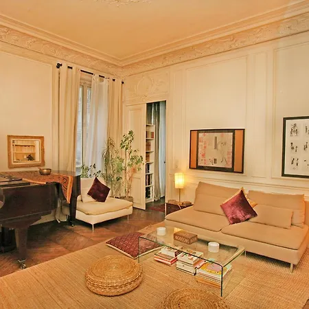 Large 2 Bedrooms Latin Quarter Lägenhet *